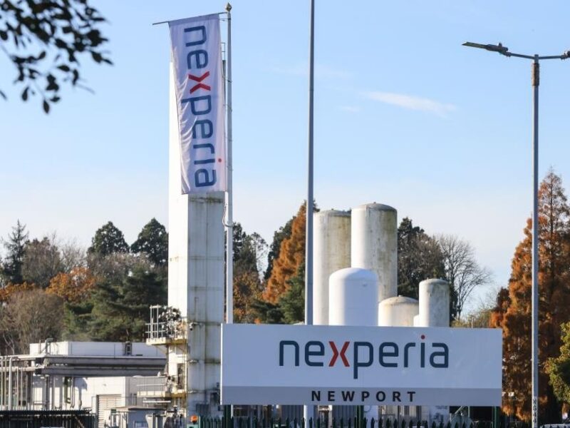 Нідерланди взяли під контроль виробника чипів, що належить Китаю