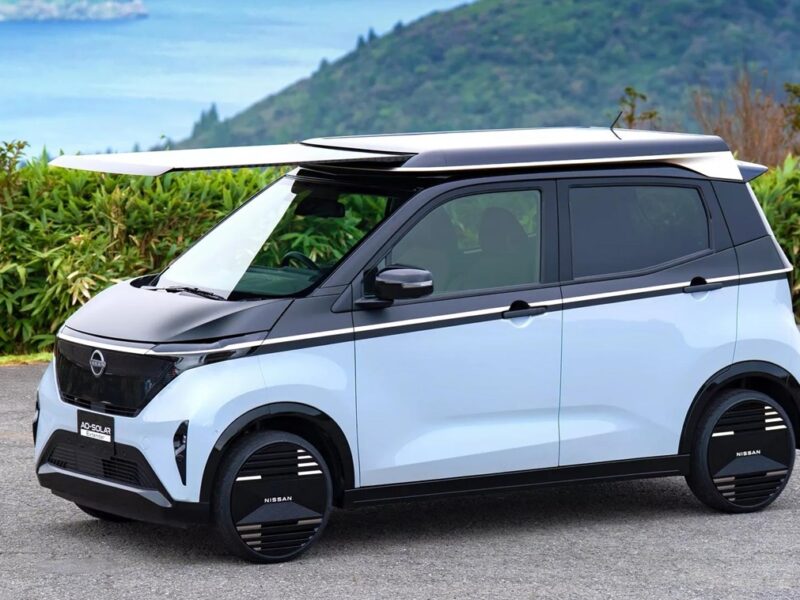 Nissan встановить сонячні батареї на даху електромобілів