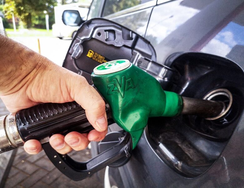 Паливна криза в РФ: ліміт на продаж бензину ввели ще в трьох регіонах
