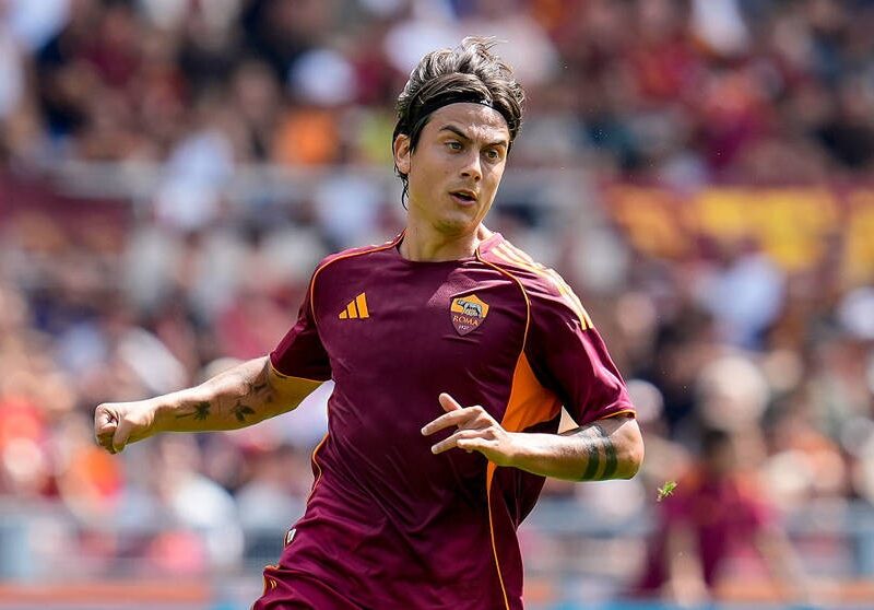 Пауло Дибала після травми став до тренувань і готовий грати за Рому