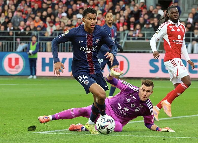 Півзахисник ПСЖ залишається в клубі, відхиливши пропозиції з АПЛ