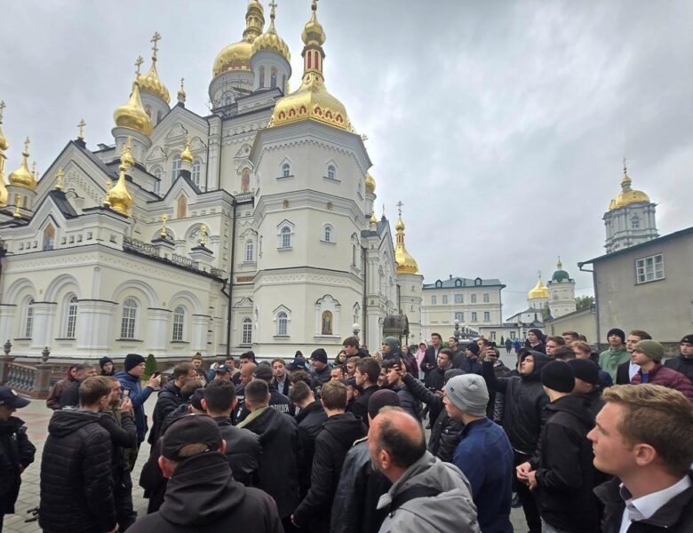 Поліція розслідує провокації в Почаївській лаврі під час обшуків