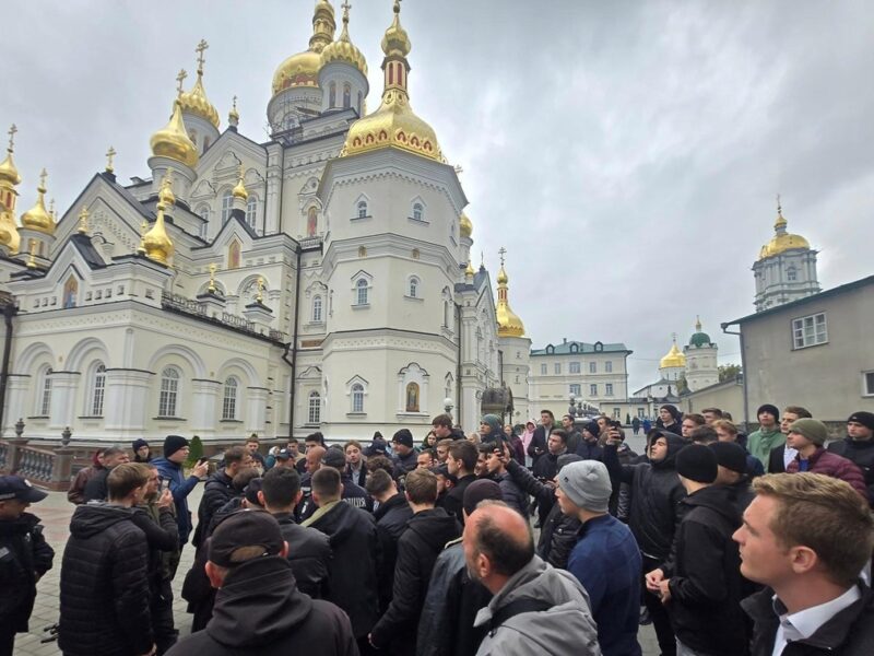 Поліція розслідує провокації в Почаївській лаврі під час обшуків