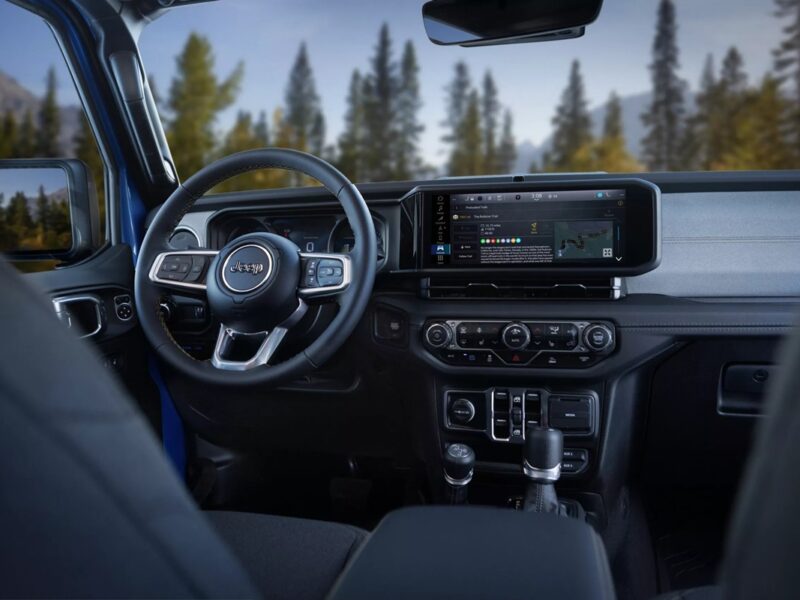 Помилка в оновленні Jeep заблокувала автомобілі прямо на дорозі