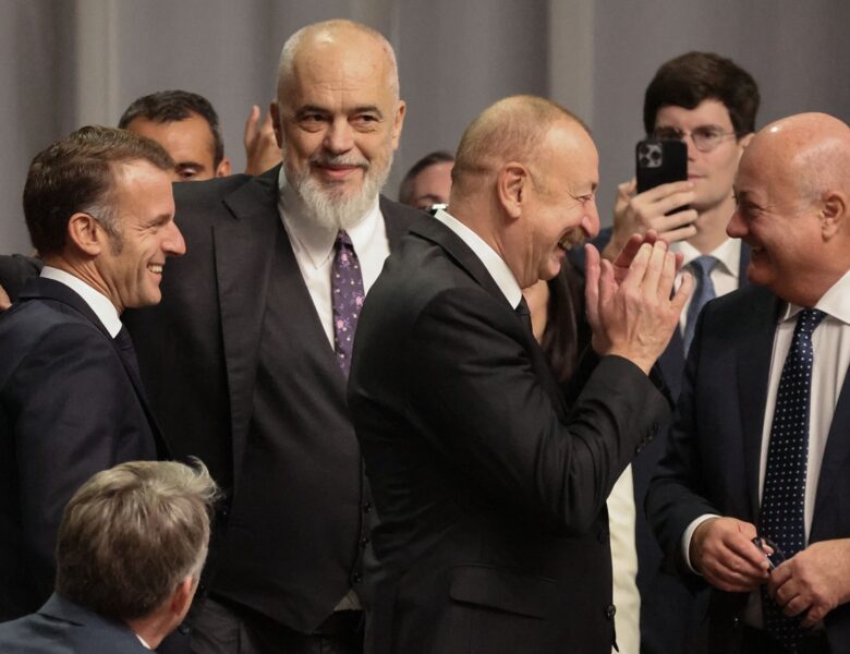 Прем’єр Албанії пожартував з Макроном та Алієвим над Трампом