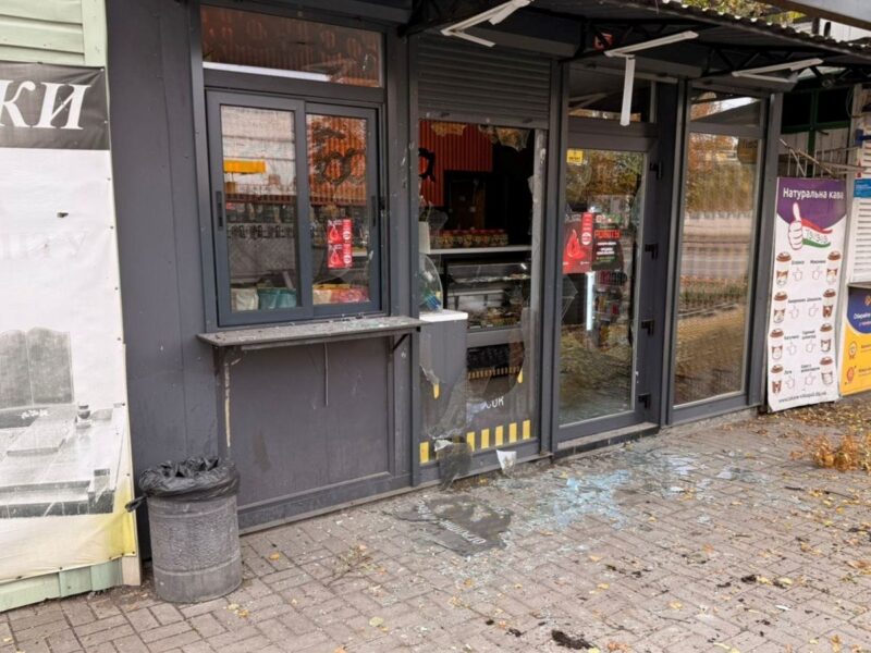 РФ вдарила FPV-дронами по Нікополю, є загибла та поранений