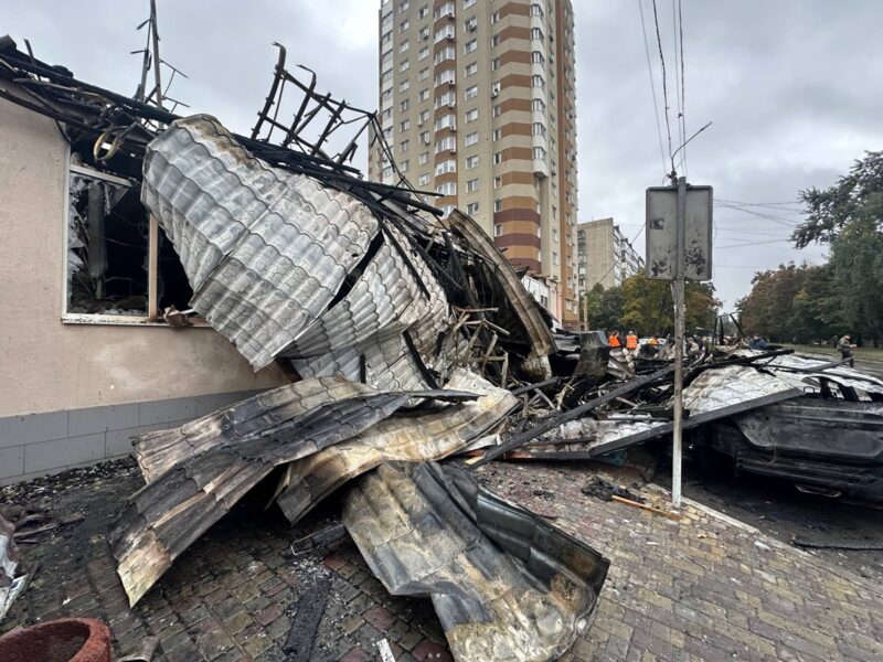 РФ вдарила по Броварах, є руйнування