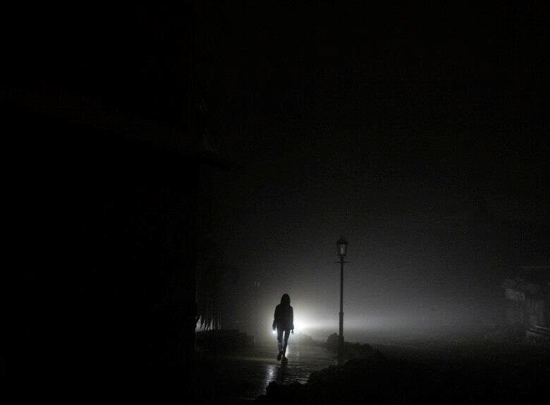 РФ занурює Україну в темряву по-новому: що робити вже зараз