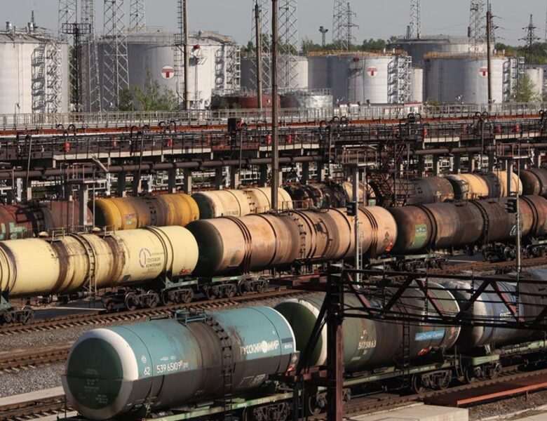 Росія може стати залежною від імпорту пального на 60% – розвідка