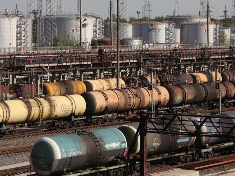 Росія може стати залежною від імпорту пального на 60% – розвідка