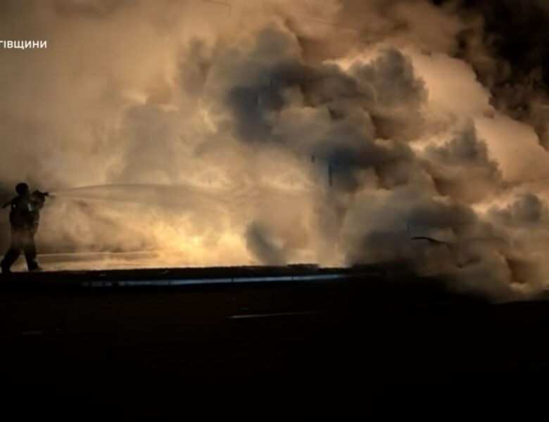 Росіяни атакували інфраструктуру в Чернігові