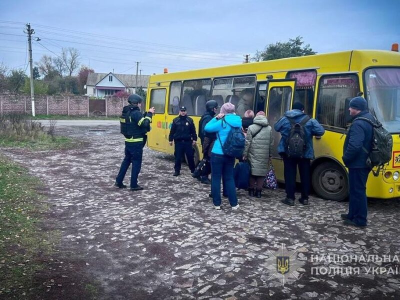 Росіяни пошкодили залізничний міст і колії на Сумщині