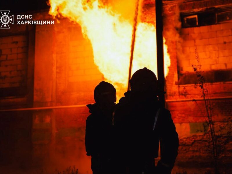 Рятувальники показали наслідки удару по Харкову