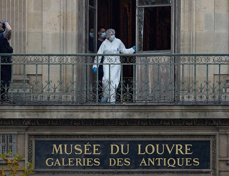 Що відомо про викрадені з Лувру ювелірні прикраси