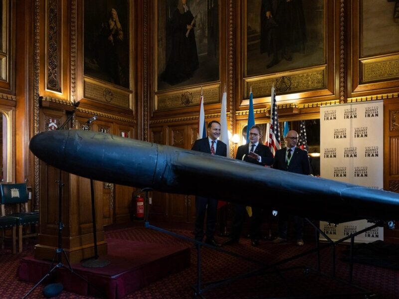 Сікорський показав іранський “шахед” у парламенті Великобританії