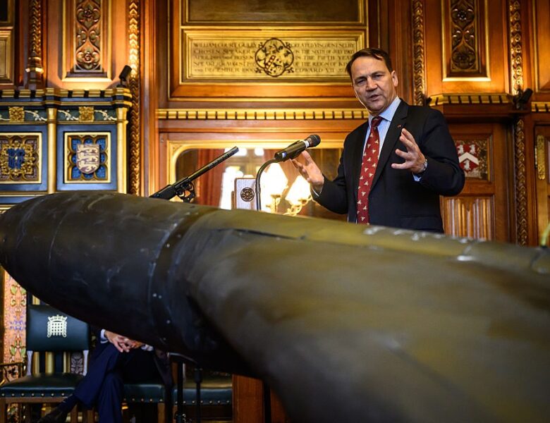 Сікорський закликав Європу готуватися до удару РФ