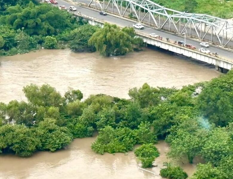 Сильні зливи в Мексиці забрали понад два десятки життів