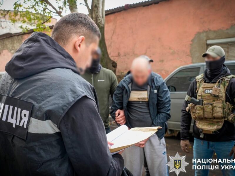 Суд заарештував 12 учасників наркосиндикату, яким керував куратор з Росії