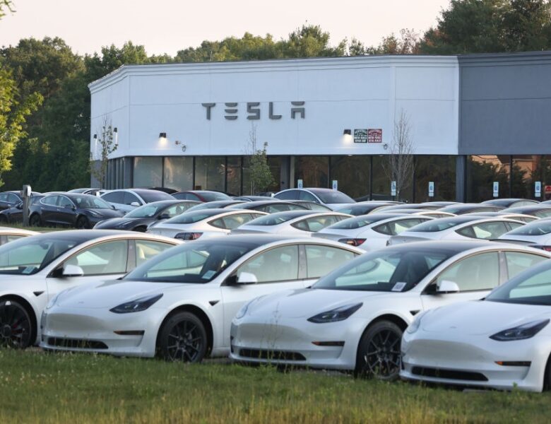 Tesla відкликає 13 тисяч авто через дефект акумулятора