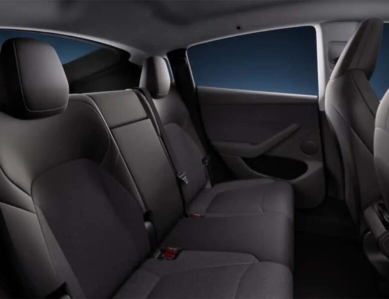 Tesla зекономила дивним способом: панорамний дах у Model Y тепер схований