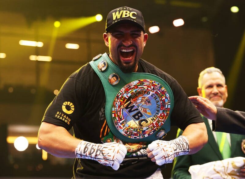 Тимчасовий чемпіон WBC націлився на бій з Усиком