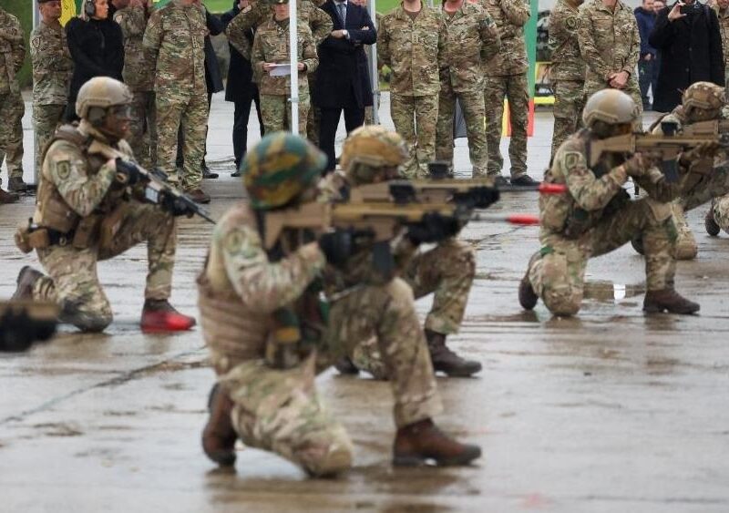 У Бельгії над військовим об’єктом кружляли невідомі дрони