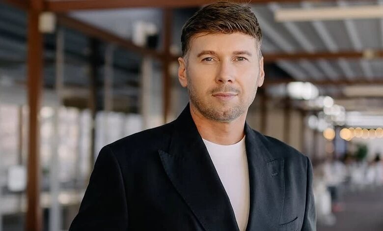 У дім українського режисера Олексія Комаровського влучив ворожий дрон