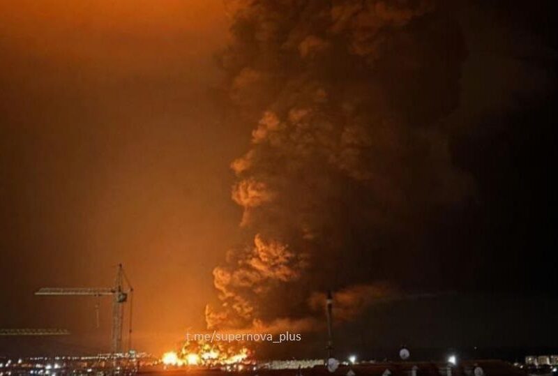 У Феодосії знову палає нафтобаза