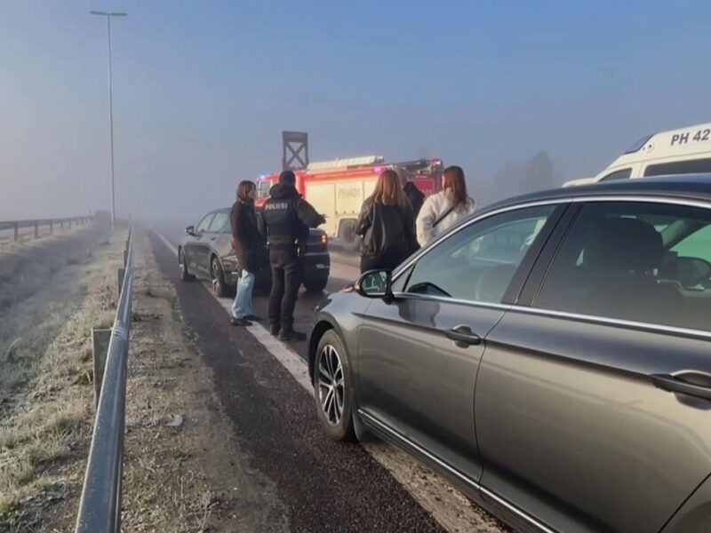 У Фінляндії десятки автівок зіткнулисьу ДТП