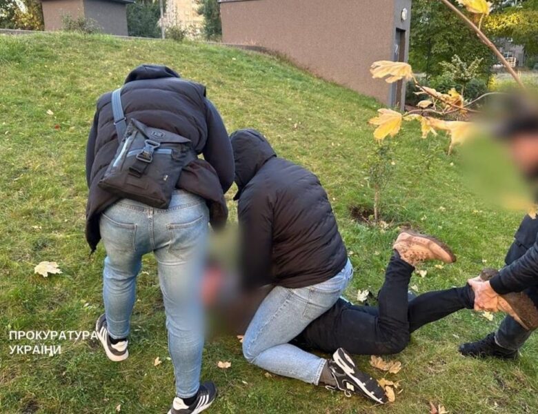 У Києві експатрульний вимагав хабар за фіктивне працевлаштування у виші