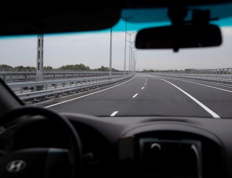 У Києві обмежили рух Подільським мостом під час тривог