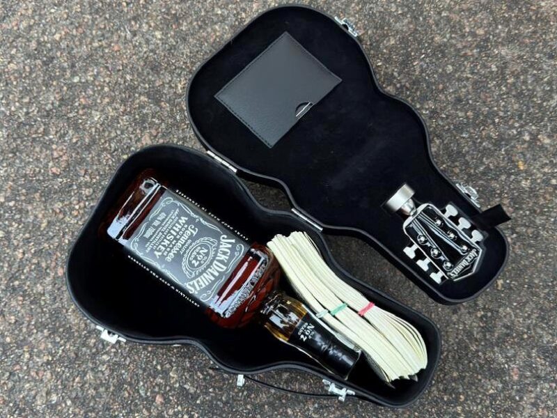 У Києві поліцейський вимагав $25 тисяч у бізнесмена