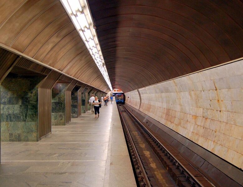 У Києві зупинилась “зелена” гілка метро