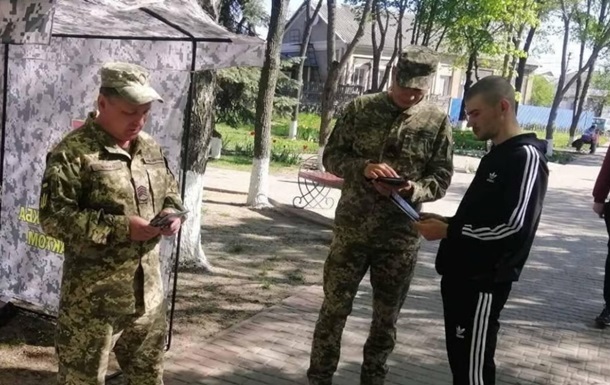 У Кривому Розі чоловік поранив ножем двох працівників ТЦК