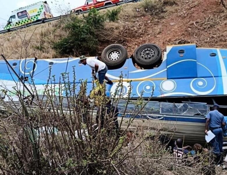 У ПАР перекинувся автобус: загинуло понад 40 людей