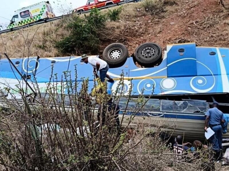 У ПАР перекинувся автобус: загинуло понад 40 людей