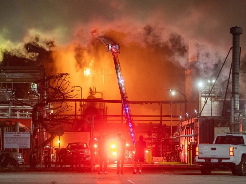 У США сталася масштабна пожежа на нафтопереробному заводі