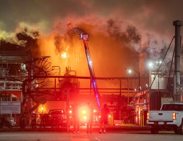 У США сталася масштабна пожежа на НПЗ