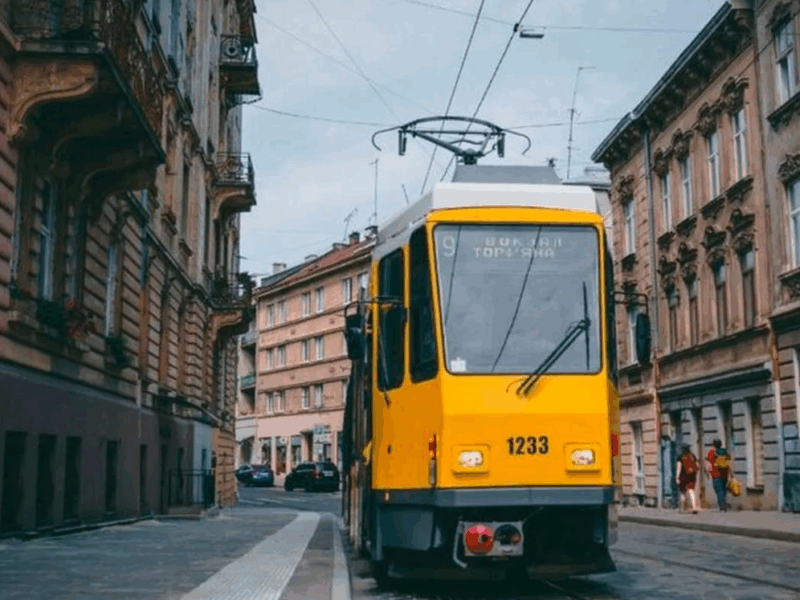 Удар по Львову: у місті перебої зі світлом і роботою транспорту