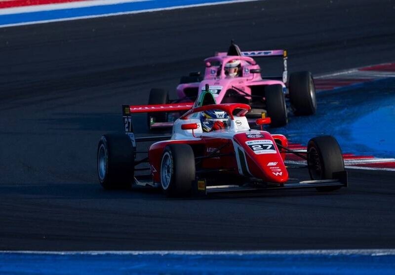 Українець Бондарев у Формулі-4 серед новачків за підсумками сезону третій