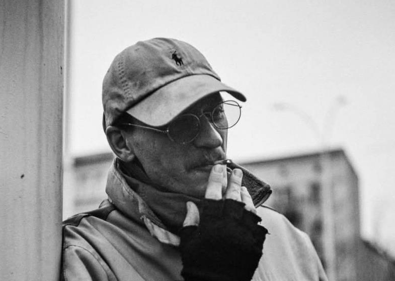 Українському фотожурналісту ампутували ногу після поранення на фронті