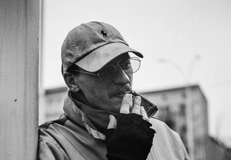 Українському фотожурналісту ампутували ногу після поранення на фронті