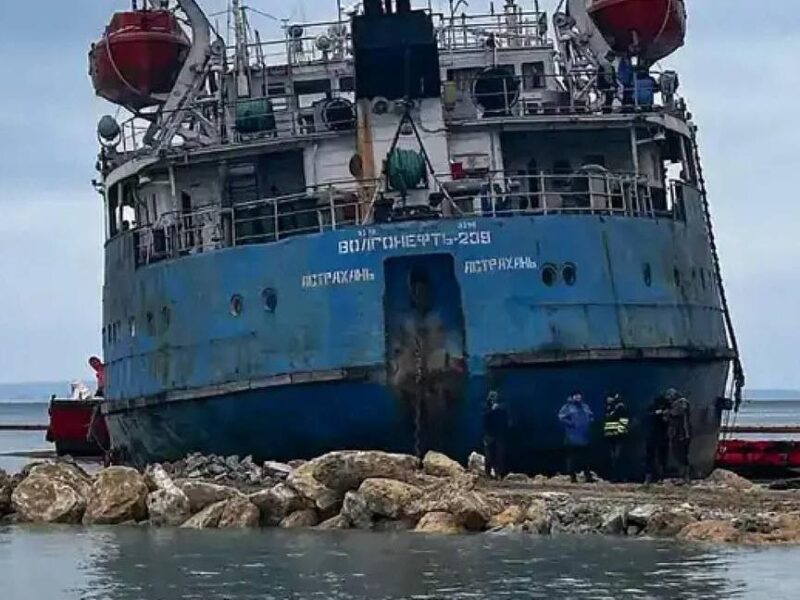 В Анапі знову фіксують викиди мазуту з російських танкерів – ЦПД