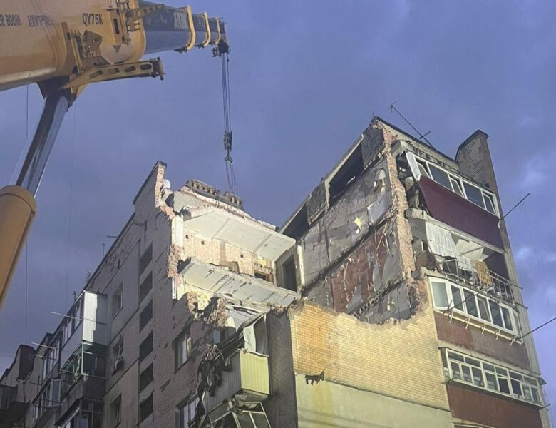 В Хмельницькому під завалами знайшли друге тіло