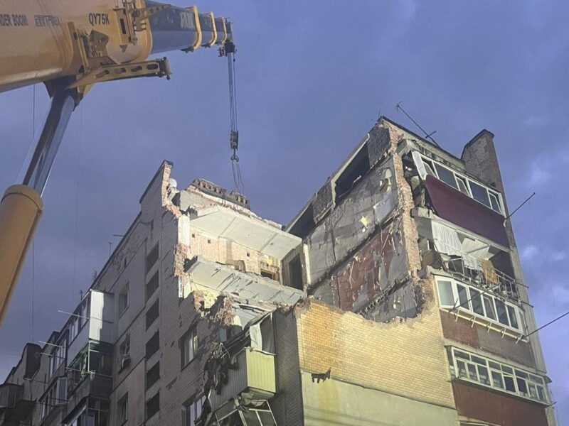 В Хмельницькому під завалами знайшли друге тіло