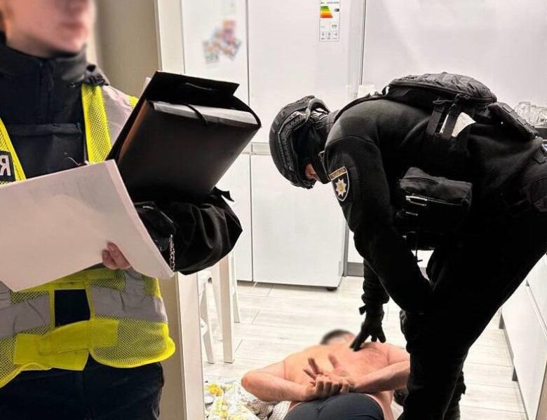 В Києві чоловік влаштував стрілянину про перехожих