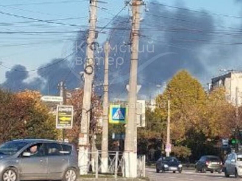 В Криму гриміли вибухи: загорілась нафтобази