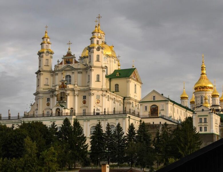 В Почаївській лаврі проводять обшуки