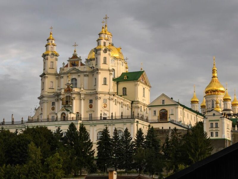 В Почаївській лаврі проводять обшуки