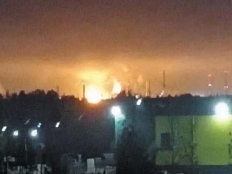 В Росії уражено НПЗ і ракетний корабель – Генштаб